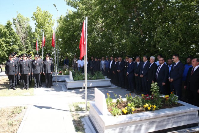 Muş ve Bitlis'te 15 Temmuz dolayısıyla şehitliklerde tören düzenlendi