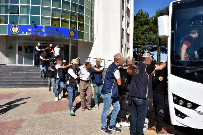 Nevşehir merkezli DEAŞ operasyonunda yakalanan 9 zanlıdan 7'si tutuklandı