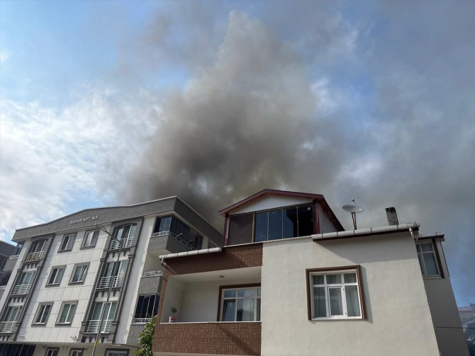 Samsun'da 4 katlı binada çıkan yangın söndürüldü