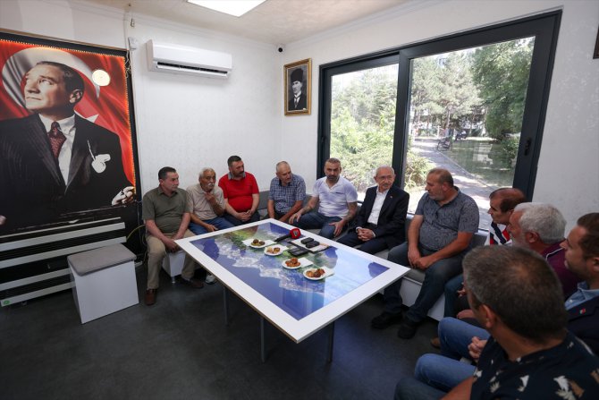 CHP Genel Başkanı Kılıçdaroğlu, taksici esnafını ziyaret etti: