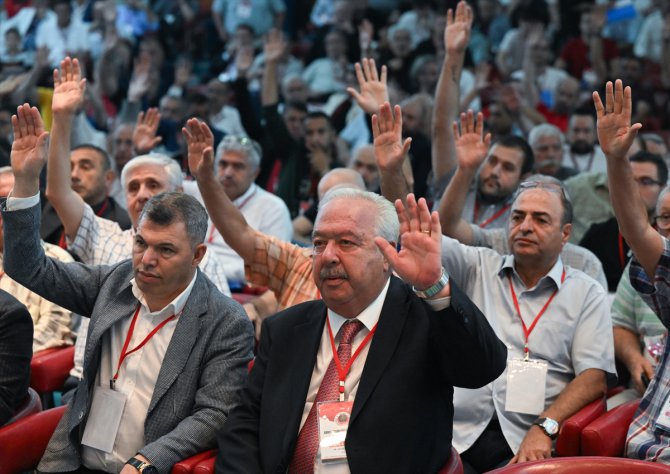 Gençlerbirliği'nin olağanüstü genel kurulunda Niyazi Akdaş yeniden başkanlığa seçildi: