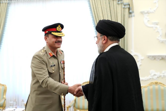 İran Cumhurbaşkanı Reisi, Pakistan Ordu Komutanı Munir’i kabul etti
