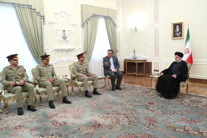 İran Cumhurbaşkanı Reisi, Pakistan Ordu Komutanı Munir’i kabul etti
