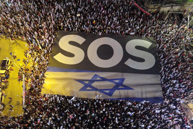 İsrail'de yüzbinlerce kişi hükümetin yargı düzenlemesine karşı yine sokaklara indi