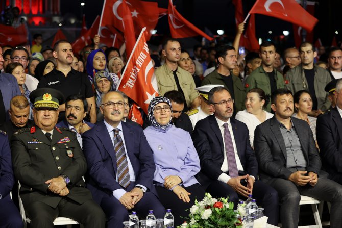 İzmir'de 15 Temmuz Demokrasi ve Milli Birlik Günü kutlandı