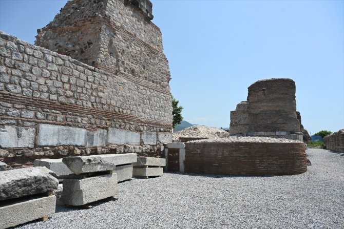 Tarihi İznik surları restorasyonundaki buluntular İznik Müze Müdürlüğüne teslim edildi