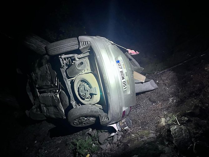 Antalya'da uçuruma yuvarlanan otomobildeki 1 çocuk öldü, 3 kişi yaralandı