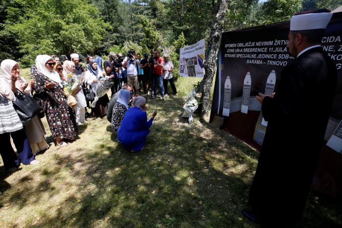Bosna Hersek'teki savaşta kurşuna dizilen Srebrenitsalı 6 genç dualarla anıldı