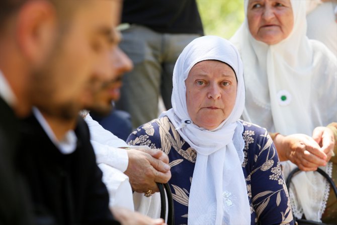 Bosna Hersek'teki savaşta kurşuna dizilen Srebrenitsalı 6 genç dualarla anıldı