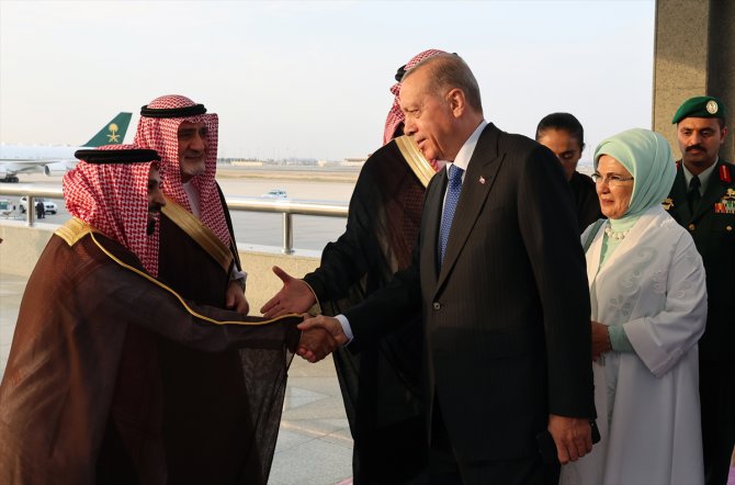 Cumhurbaşkanı Erdoğan Suudi Arabistan'a geldi