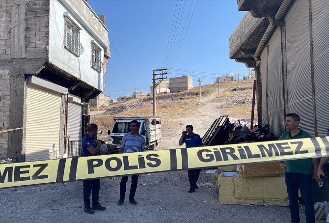 Gaziantep'te çocuğunu rehin alan baba kendisini tabancayla yaraladı