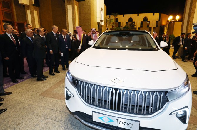 Cumhurbaşkanı Erdoğan Suudi Arabistan Veliaht Prensi Selman'a Togg hediye etti