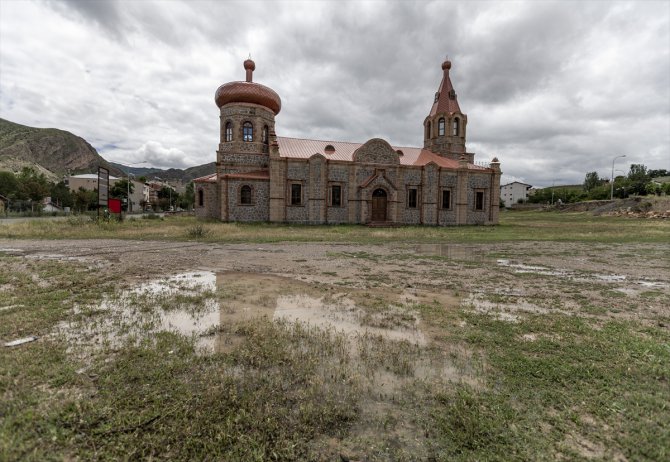 Erzurum'daki tarihi Rus kilisesi eski resimlerine bakılarak restore edildi