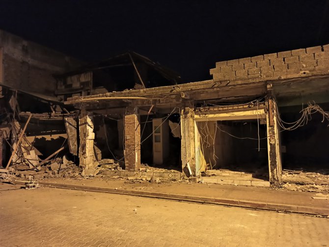 Osmaniye’de ağır hasarlı iki katlı bina çöktü