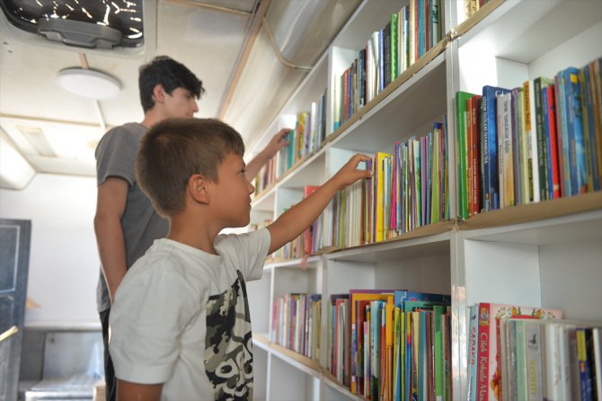 Türkiye Dil ve Edebiyat Derneği, Kahramanmaraş'ta depremzede çocuklara kitap dağıttı