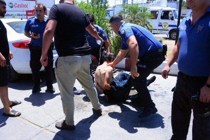 Adana'da eski kız arkadaşını bıçakla rehin alan zanlı etkisiz hale getirildi