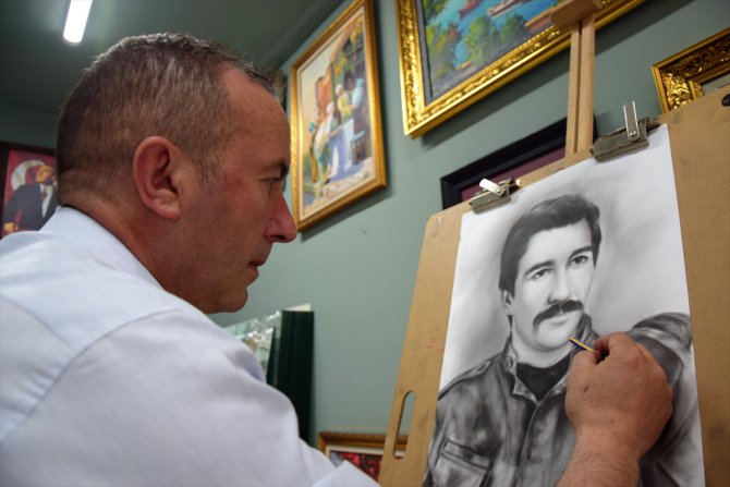 Bilecikli ressam 25 yıl boyunca cezaevi ve adliye duvarlarını süsledi