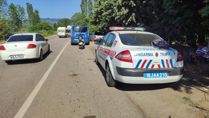 Bursa'da kamyonete çarparak ağır yaralanan motosiklet sürücüsü hastaneye kaldırıldı