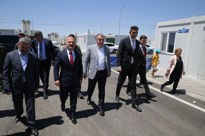 Gençlik ve Spor Bakanı Bak, Adıyaman'da konteyner kent ziyaretinde konuştu: