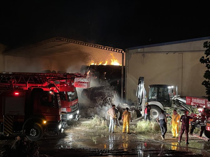 Niğde'de tekstil fabrikasının deposunda çıkan yangın hasara neden oldu
