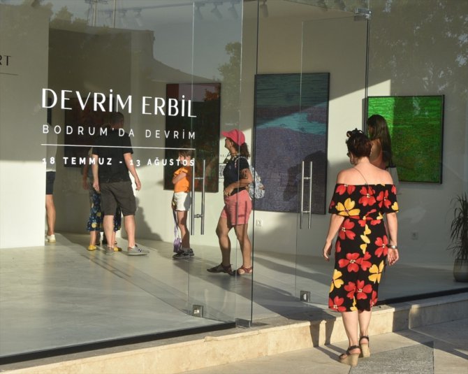 Ressam Devrim Erbil'in "Bodrum'da Devrim" adlı sergisi açıldı