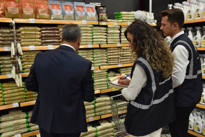 Ticaret Bakanlığı Mersin, Bursa ve Balıkesir'de marketlerdeki fiyat ve etiketleri denetledi