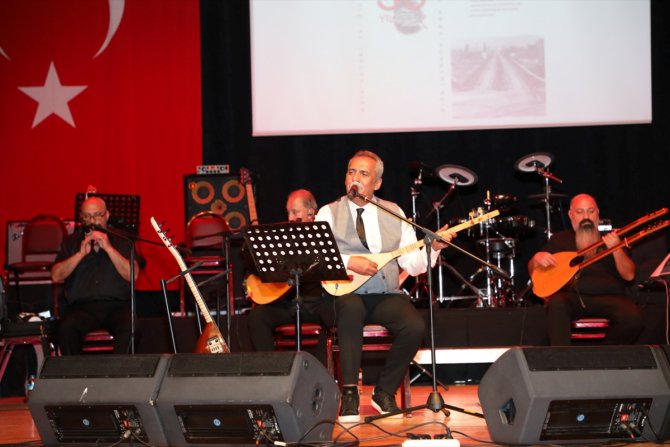 Yavuz Bingöl Kütahya'da şehit aileleri, gaziler ve engelliler için konser verdi