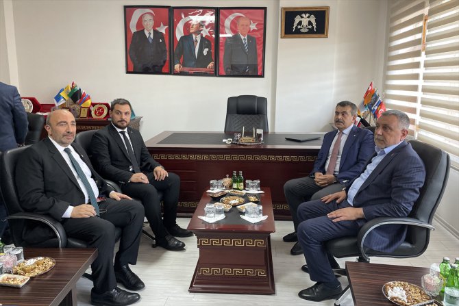 Milli Eğitim Bakanı Yusuf Tekin, Elazığ'da ziyaretlerde bulundu