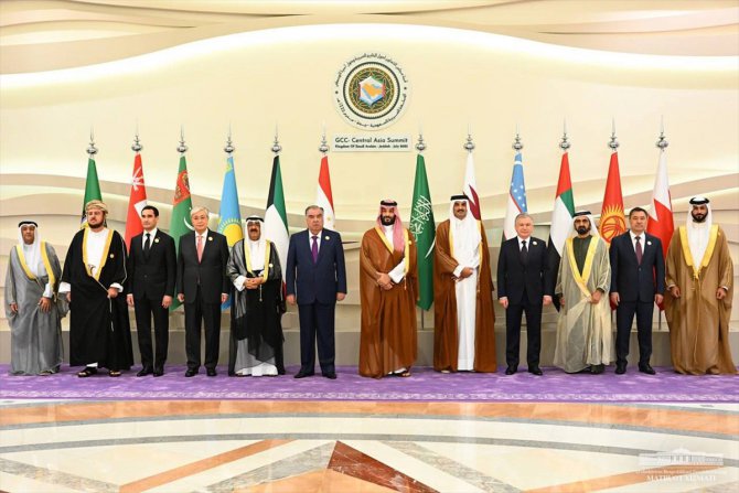 Özbekistan Cumhurbaşkanı Mirziyoyev, "Orta Asya-Körfez Arap Ülkeleri İşbirliği Konseyi” Zirvesi’nde konuştu: