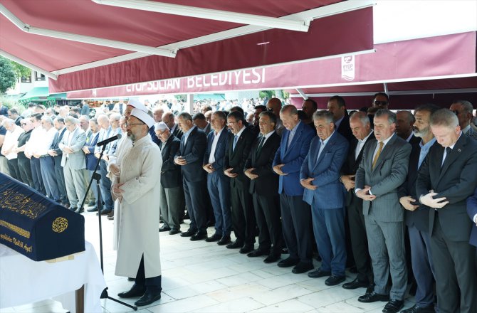 Cumhurbaşkanı Erdoğan, AK Parti Genel Başkan Yardımcısı Yazıcı'nın annesinin cenazesine katıldı