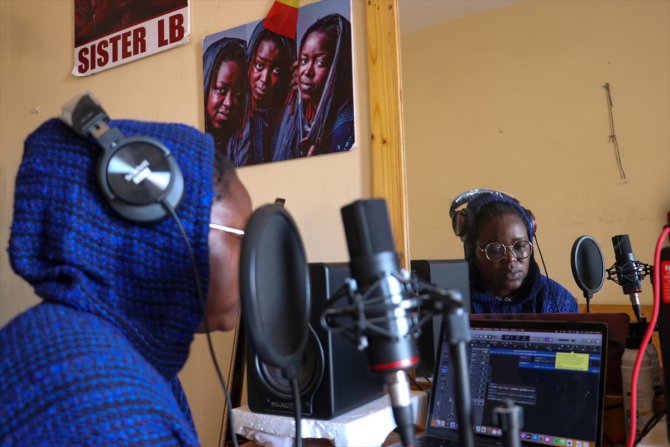Senegalli kadın rapçi Selbe Diouf, namıdiğer "Sister LB", hemcinslerinin sesi olmak istiyor: