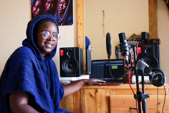 Senegalli kadın rapçi Selbe Diouf, namıdiğer "Sister LB", hemcinslerinin sesi olmak istiyor:
