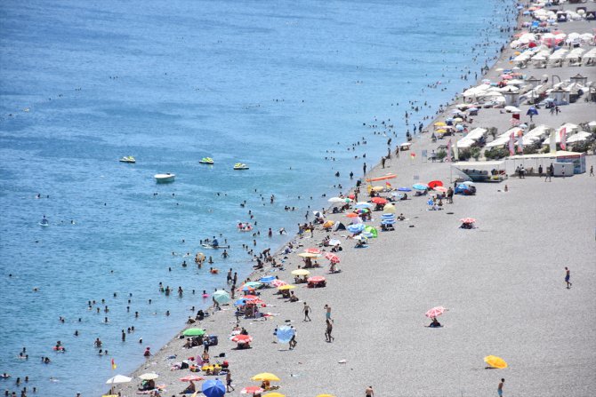 Antalya'da sıcak hava etkili oluyor