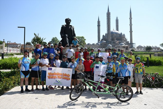 Bisikletle engelsiz dostluklar kurmayı amaçlayan Eşpedal Derneği üyeleri Edirne'ye geldi