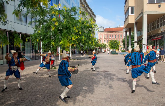 Bursa Tahtakıran Kılıç Kalkan Halk Oyunları ekibi Zagreb'de sahne aldı