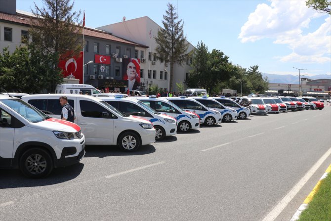 Erzincan Emniyet Müdürlüğü filosuna katılan 40 yeni araç hizmete girdi