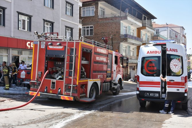 Kırıkkale'de 5 katlı binada çıkan yangında anne ve 3 çocuğu dumandan etkilendi