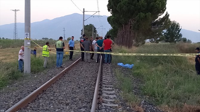 Manisa'da trenin çarptığı kadın öldü