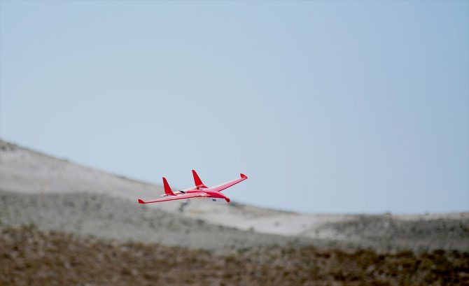 Model uçak ve helikopter tutkunları Eskişehir'de buluştu