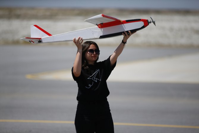 Model uçak ve helikopter tutkunları Eskişehir'de buluştu