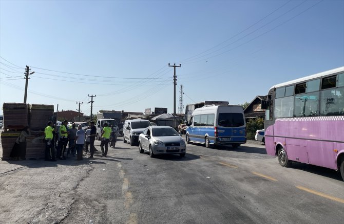 Sakarya'da çalıntı otomobille polisten kaçan kişi kaza yaptı