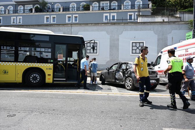 Beşiktaş'ta İETT otobüsü ve otomobilin çarpıştığı kazada 6 kişi yaralandı