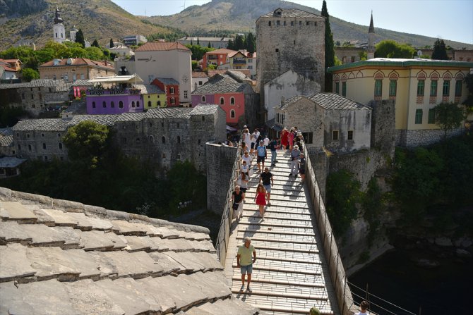 Bosna Hersek'teki Osmanlı mirası Mostar Köprüsü'nün yeniden açılmasının 19'uncu yılı