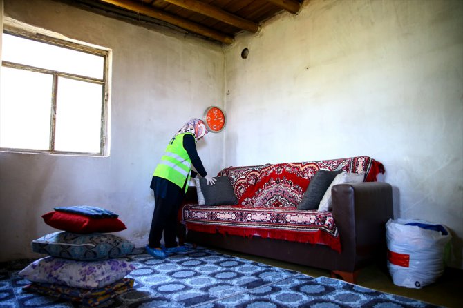 "Sevgi Timi" depremlerin merkez üssü Kahramanmaraş'ta "ulu çınarları" yalnız bırakmıyor