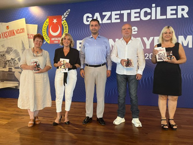 Antalya'da AGC'li gazetecilerin "Neler Yaşadık Neler" kitabı tanıtıldı