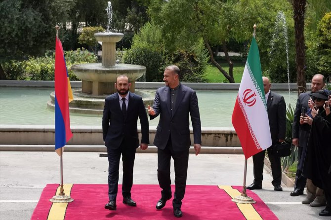 İran, "Azerbaycan ve Ermenistan'ın katılımıyla 3+3 formatında görüşmelere hazır olduğunu" açıkladı