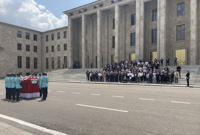 Eski Devlet Bakanı Ahmet Karahan için TBMM'de cenaze töreni düzenlendi