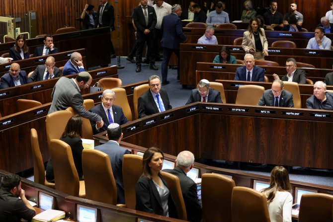İsrail'de muhalefet Meclisin onayladığı yasayı Yüksek Mahkeme'ye taşıyor