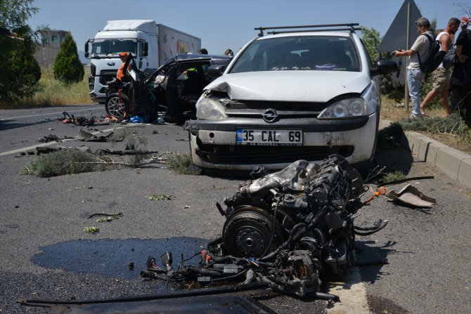 İzmir'de 3 aracın karıştığı kazada 3 kişi yaralandı