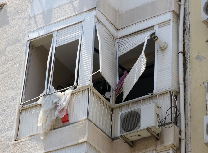 İzmir'de evde doğal gaz patlaması sonucu 2 kişi yaralandı